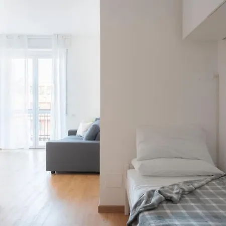 Modern House Dergano A 150 Metri Metro Apartment Milan Exterior photo